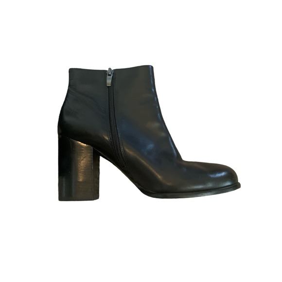 Via Spiga Black Leather  Side Zip 3.5 in. Heel Bootie Women's Size 9.5 - Picture 2 of 8